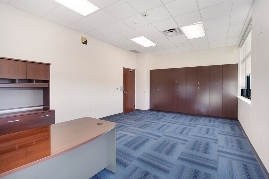 More Photos Of 4200 Mapleshade Ln, Plano Office For Lease