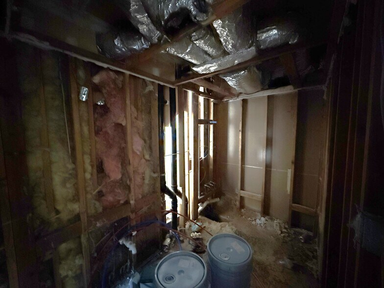 Primary Photo Of 222 W Gilmer St, Big Sandy Apartments For Sale