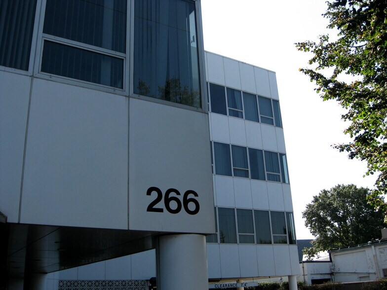 More Photos Of 266 Merrick Rd, Lynbrook Office For Lease