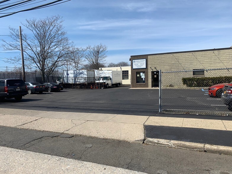 More Photos Of 38 Saint Johns Pl, Freeport Warehouse For Lease