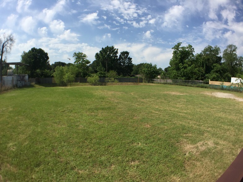 More Photos Of 4439 Pinemont Dr, Houston Land For Lease