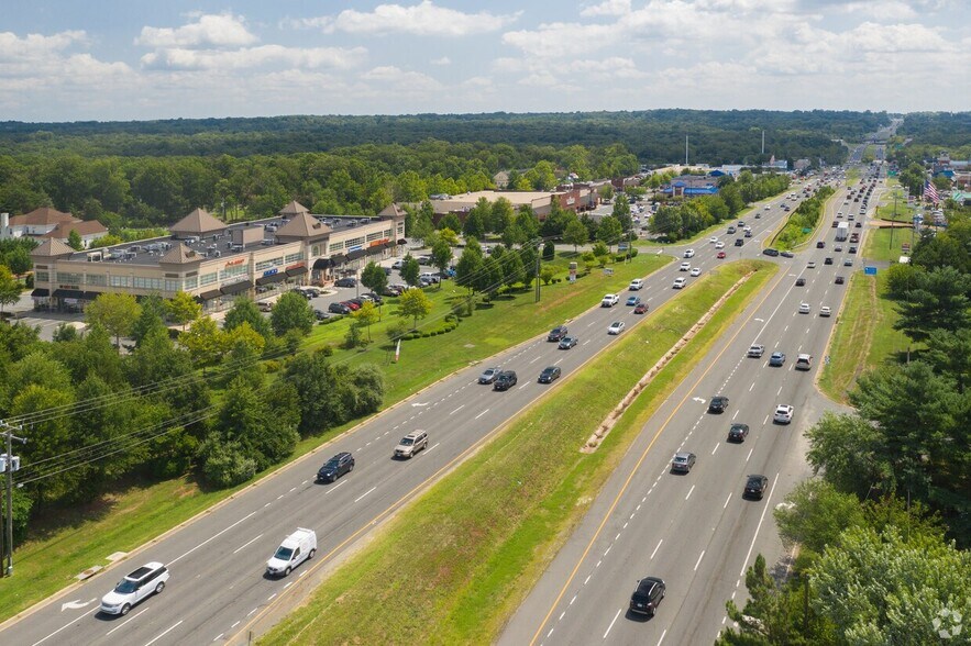 More Photos Of 21430 Cedar Dr, Sterling Storefront Retail Office For Lease
