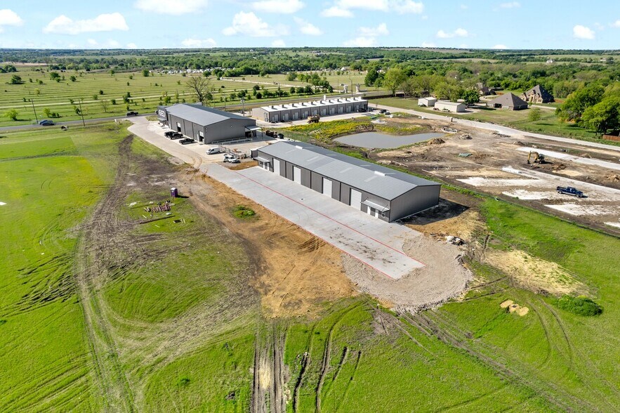 More Photos Of 1033 Sales Dr, Waxahachie General Retail For Lease