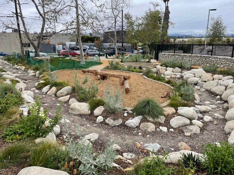 More Photos Of 2915 Knox Ave, Los Angeles Warehouse For Lease