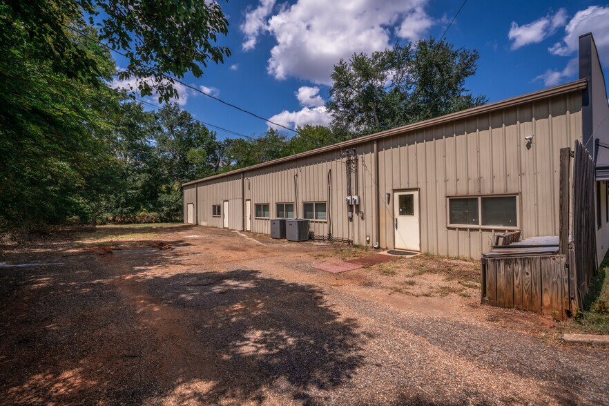 More Photos Of 1809 Alpine Rd, Longview Office For Sale