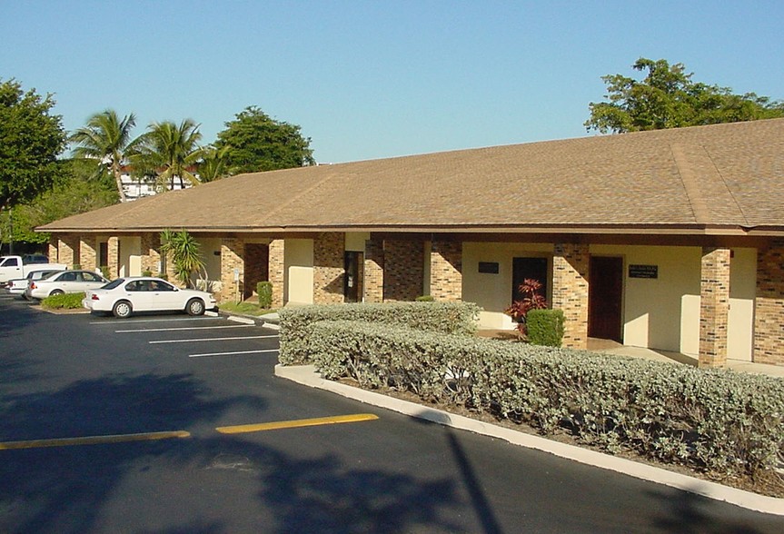 Primary Photo Of 3898-3918 Via Poinciana Dr, Lake Worth Medical For Lease