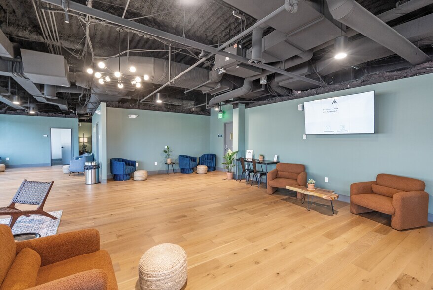More Photos Of 200 W Towsontown Blvd, Towson Coworking Space
