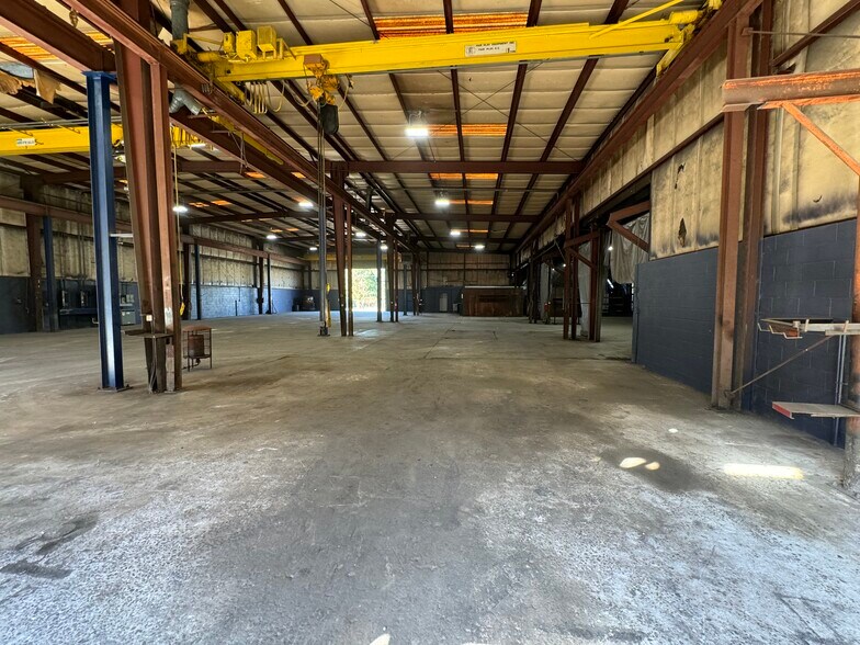 More Photos Of 300 Planters Dr, Columbia Service For Lease