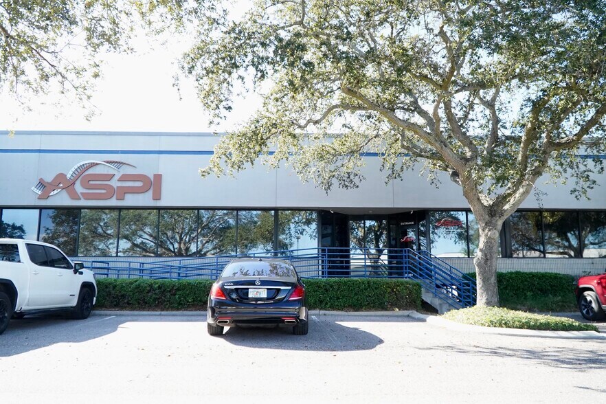 More Photos Of 5850 W Cypress St, Tampa Office For Lease