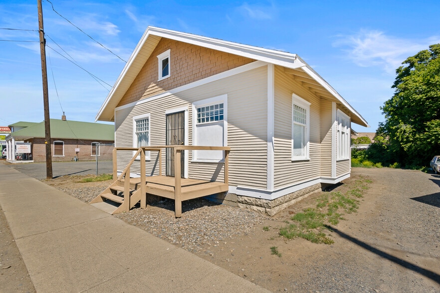 More Photos Of 1021 Fruitvale Blvd, Yakima Office For Sale