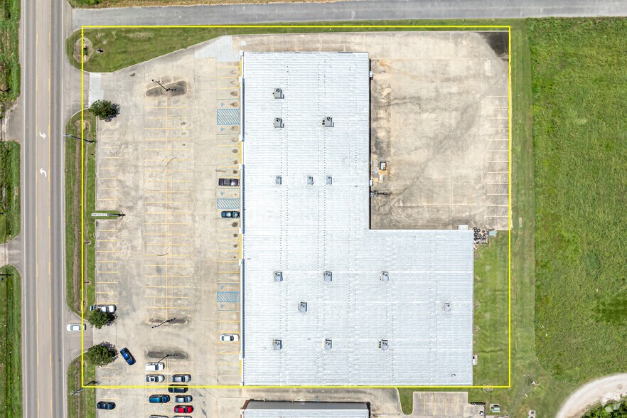 More Photos Of 1420 Hospital Rd, New Roads Storefront For Lease