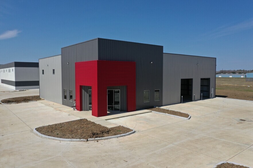 Primary Photo Of 1613 N Main St, Pearland Distribution For Sale