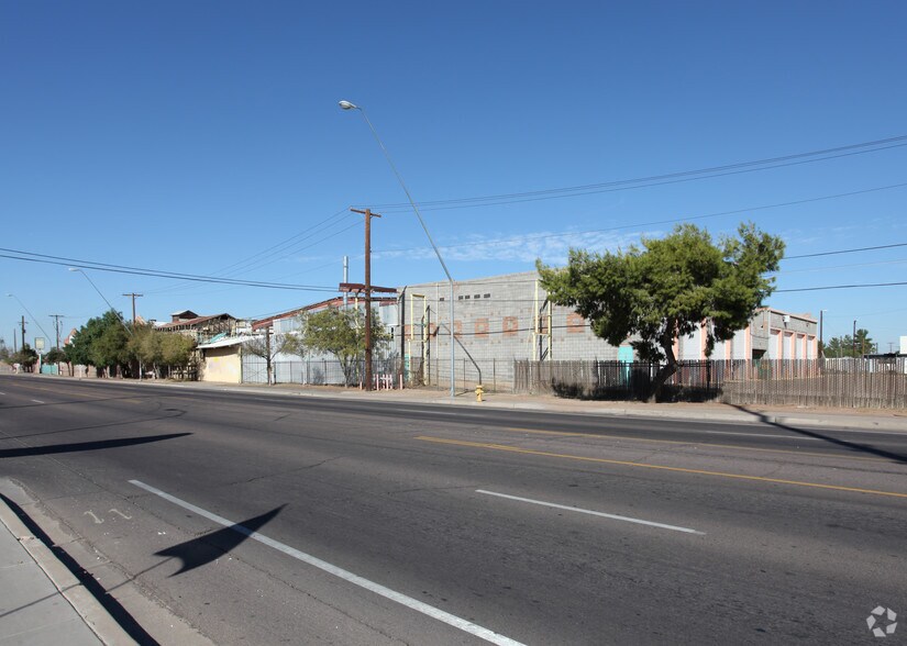 More Photos Of 254 W Broadway Rd, Mesa Distribution For Lease