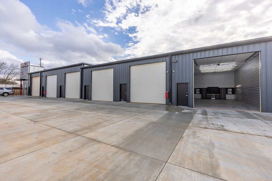 Primary Photo Of 6034 Lanier Islands Pky, Buford Self Storage For Lease