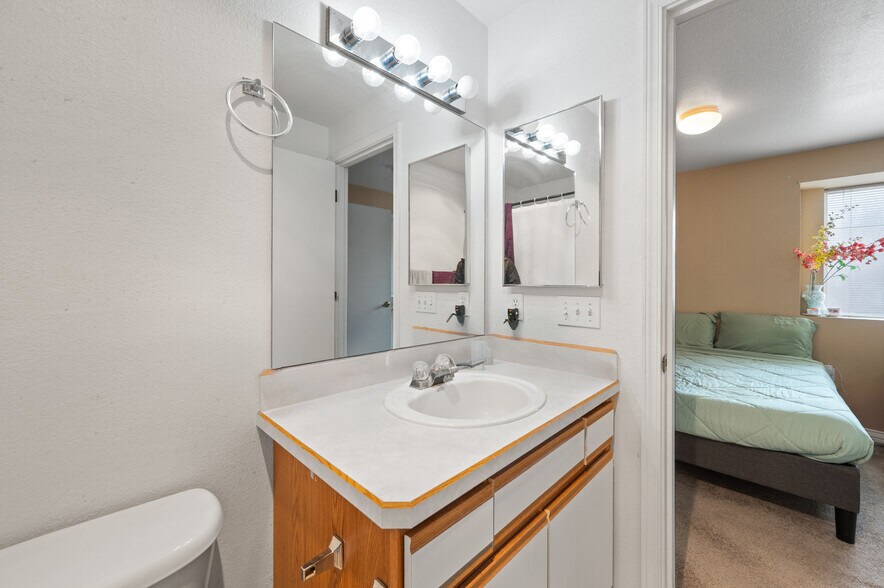 More Photos Of 2150 SW Canyon Dr, Redmond Apartments For Sale