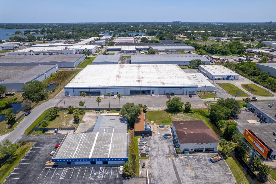 More Photos Of 2700-2716 Hazelhurst Ave, Orlando Warehouse For Lease