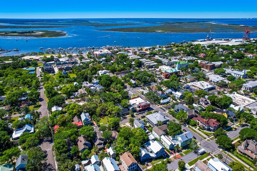 More Photos Of 516 Ash St, Fernandina Beach Freestanding For Lease