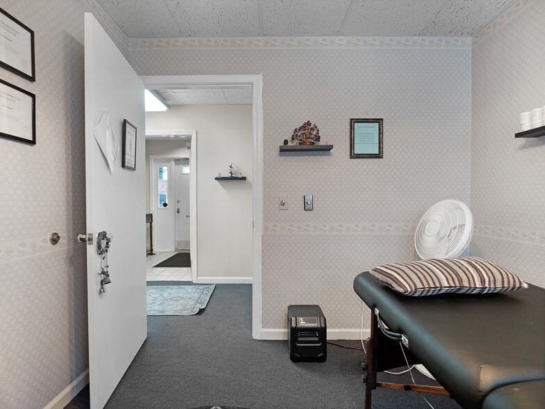 More Photos Of 644 E Main St, Palmyra Office For Sale