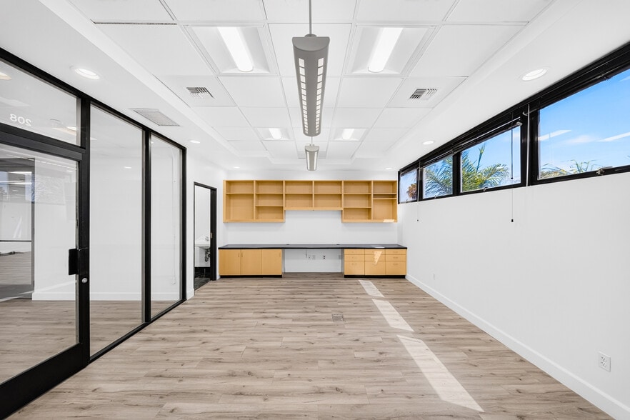 More Photos Of 18071 Fitch, Irvine Showroom For Sale