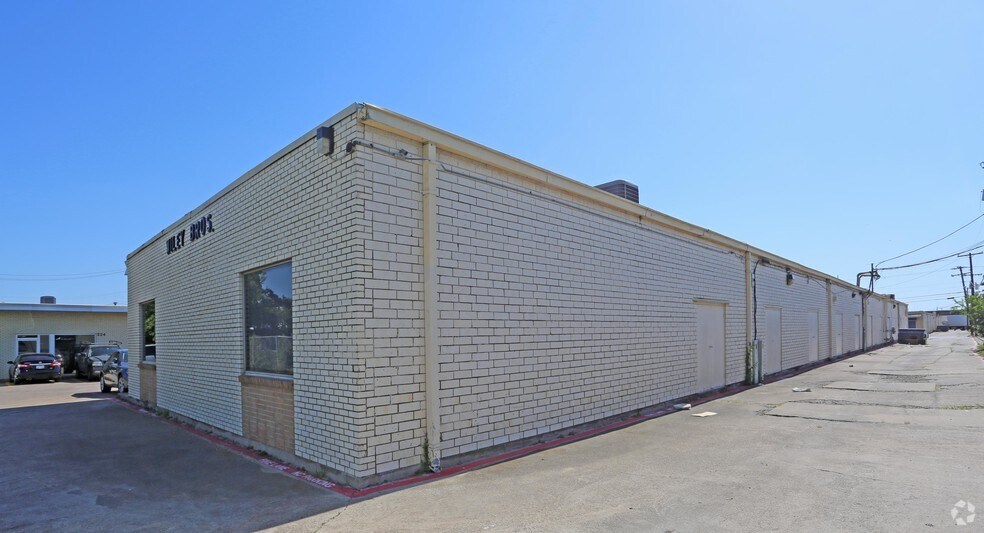 More Photos Of 9990 Monroe Dr, Dallas Flex For Lease