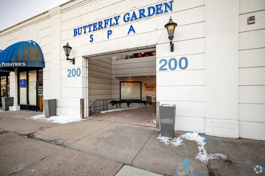 More Photos Of 200 Middle Neck Rd, Great Neck Unknown For Lease