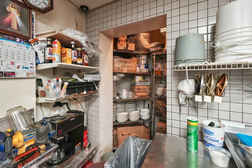More Photos Of 5772 S Archer Ave, Chicago General Retail For Sale
