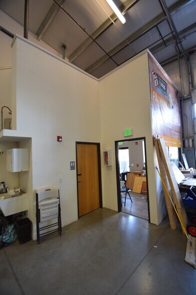 More Photos Of 615 SE Glenwood Dr, Bend Unknown For Lease