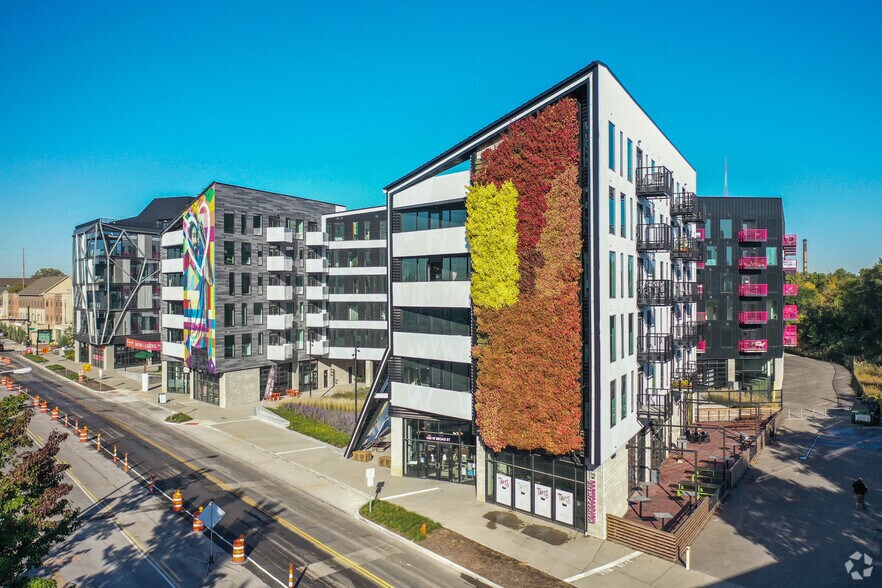 Primary Photo Of 440-500 W Broad St, Columbus Coworking Space