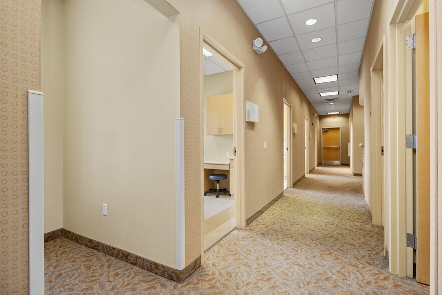 More Photos Of 200 City Hill Dr, London Medical For Sale