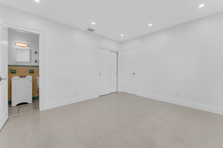 More Photos Of 5820 Sheridan St, Hollywood Office For Lease