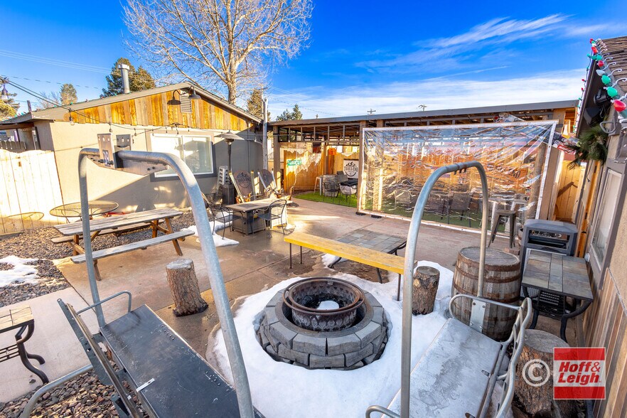 More Photos Of 252 Front St, Monument Freestanding For Sale