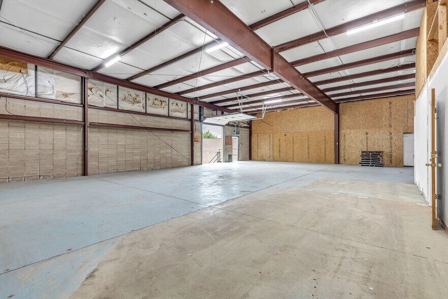 More Photos Of 4 Progress Rd, Greenville Flex For Lease