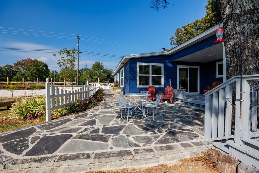 More Photos Of 21588 HWY 71, Winslow General Retail For Sale