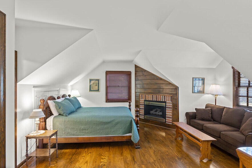 More Photos Of 40 Hospital Rd, Gettysburg Hotel For Sale