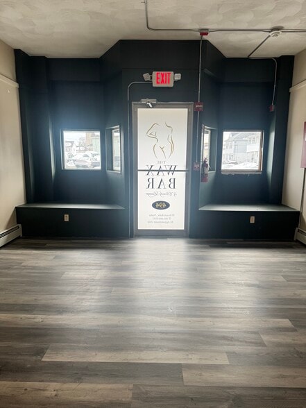 More Photos Of 492-494 Warren Ave, East Providence Storefront Retail Office For Lease