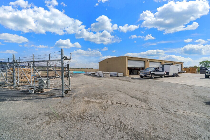 More Photos Of 1300 Universal City Blvd, Universal City Warehouse For Sale