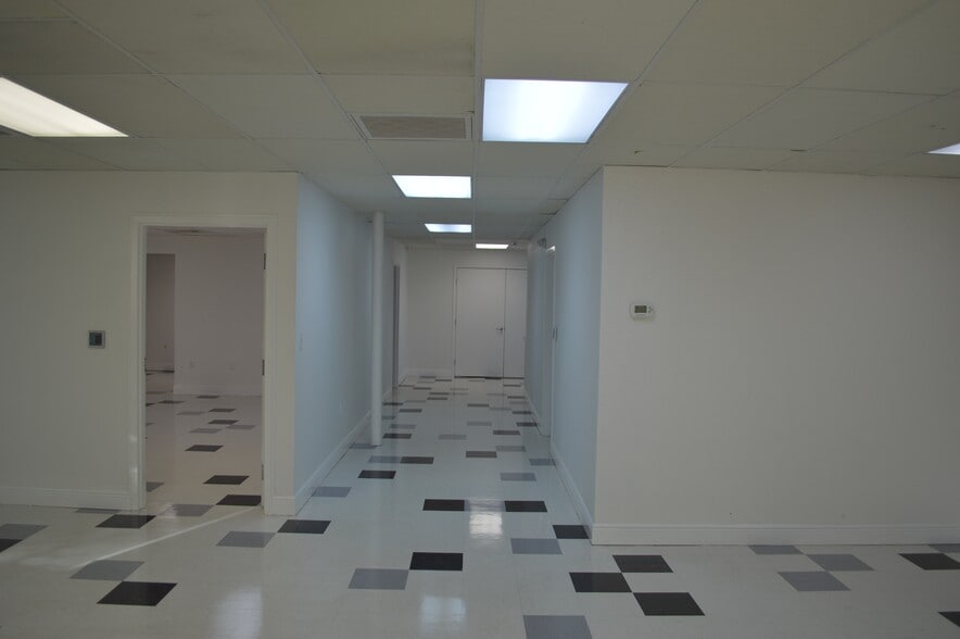 More Photos Of 2979 N 46th Ave, Saint Petersburg Office For Lease
