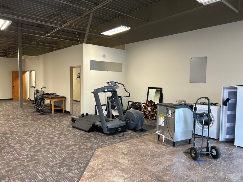 More Photos Of 1148-1166 Westowne Dr, Neenah Unknown For Lease