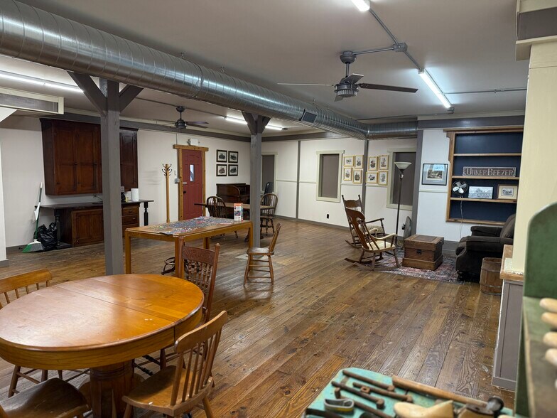 More Photos Of 106 Water St, Lake Mills General Retail For Sale