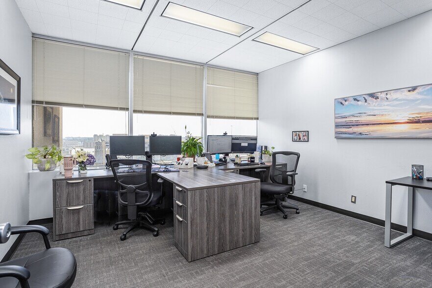 More Photos Of 500 W 7th St, Fort Worth Office For Sale