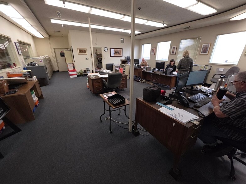 More Photos Of 10708 Vanowen St, North Hollywood Warehouse For Sale