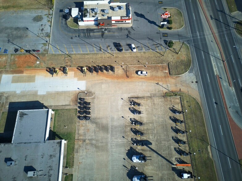More Photos Of 1909 N Highway 81, Duncan Auto Dealership For Sale
