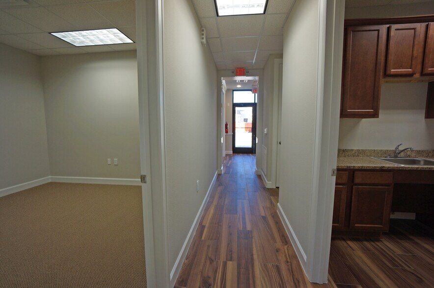 More Photos Of 633 E Fernhurst Dr, Katy Medical For Lease
