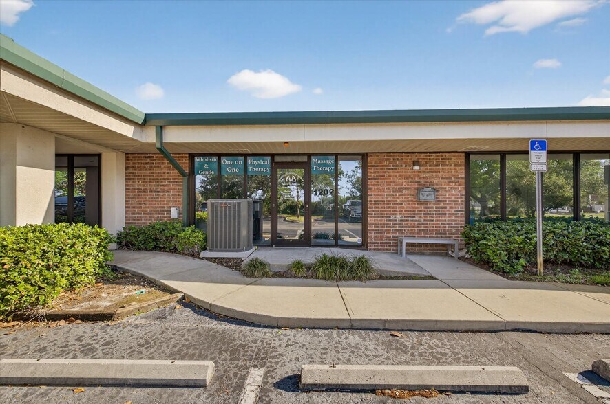 More Photos Of 14141 46th St N, Clearwater Medical For Sale