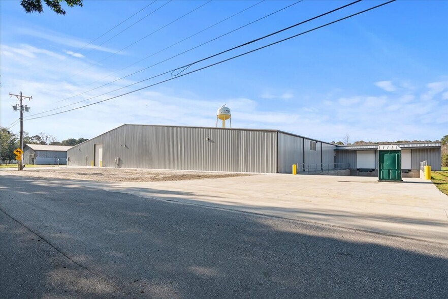 More Photos Of 223 W Pearl St, Lamar Industrial For Lease