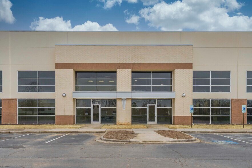 More Photos Of 2745 Whitehall Park Dr, Charlotte Light Distribution For Lease