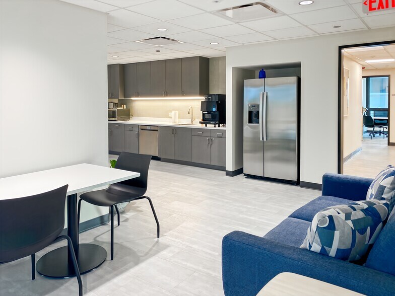 More Photos Of 17W240 22nd St, Oakbrook Terrace Coworking Space