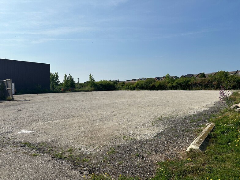 More Photos Of 290 Bronte St S, Milton Land For Lease