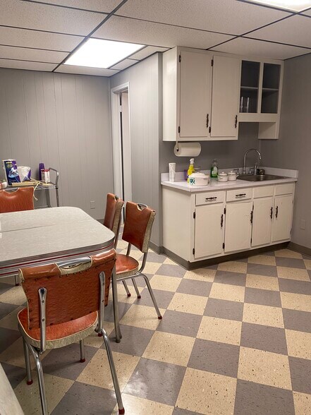 More Photos Of 708 Lakeside Dr, Mobile Research And Development For Sale