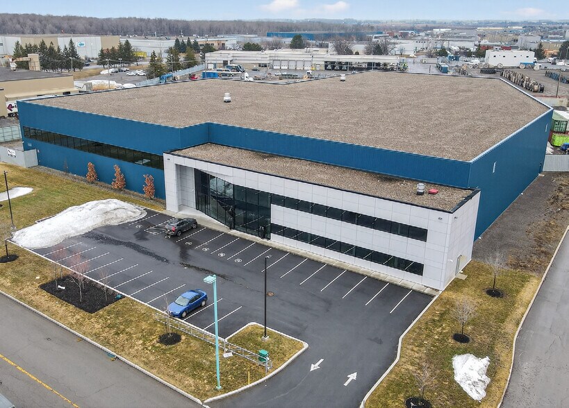 More Photos Of 165 Rue Bélanger, Châteauguay Distribution For Sale